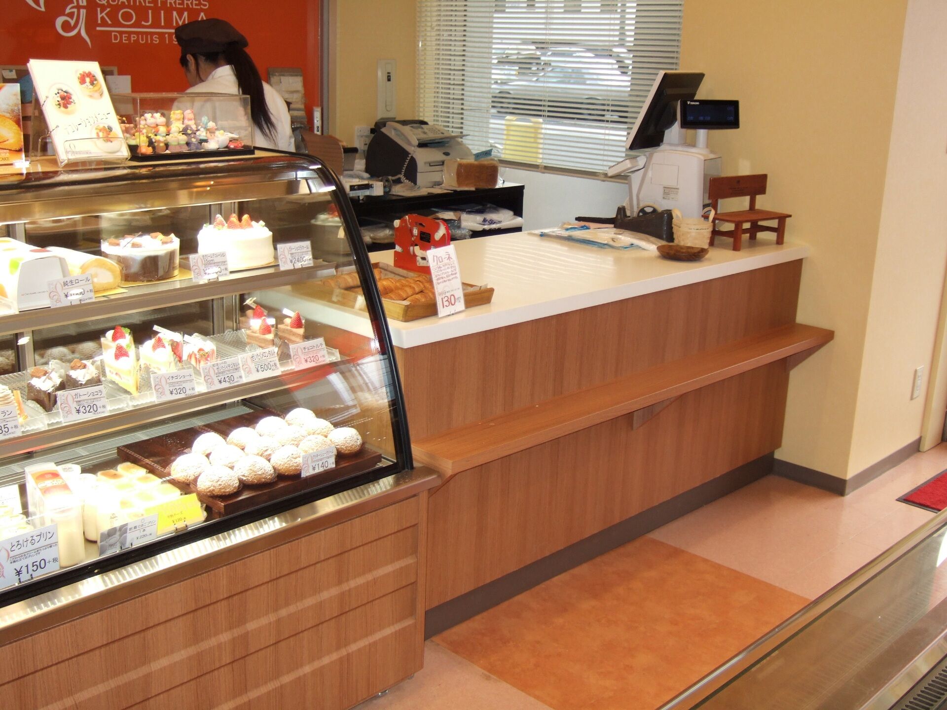 キャトルフレールコジマ 松富店